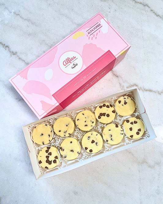 Mini chocolate chip alfajores