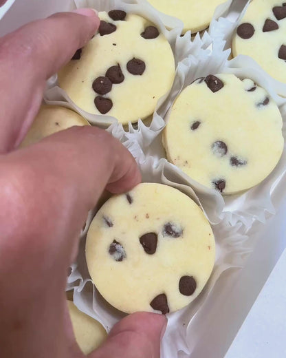 Mini chocolate chip alfajores